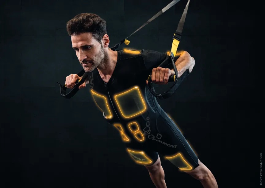 Elettrostimolazione muscolare con la tuta EMS Symbiont Tec Suit